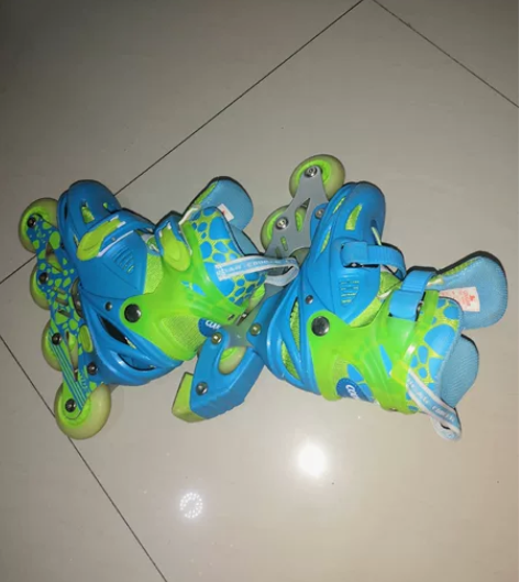 美洲狮牌子的 全闪溜冰鞋儿童轮滑鞋旱冰鞋初...