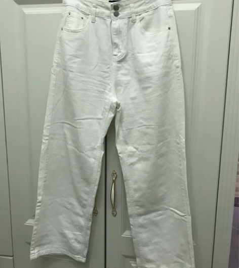 一条很软的牛仔裤阔腿裤！喜欢私聊 感兴趣的...