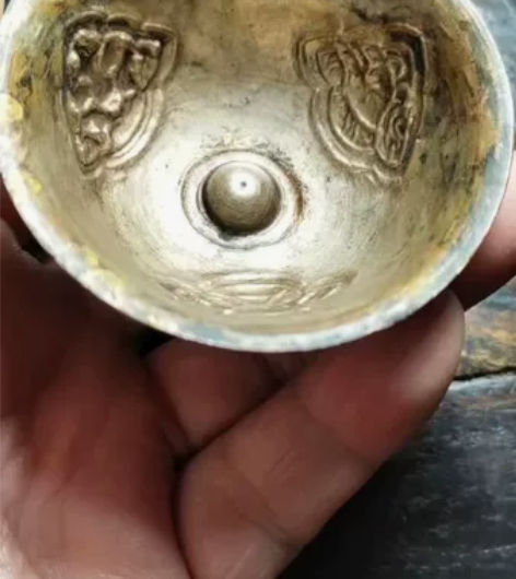 清代精美杯子一个，精不精美看工艺，三面开窗...