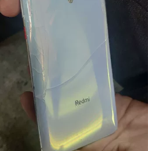 红米手机，8+128的，后盖有破损，开关键...
