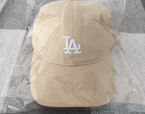 MlB棒球帽，大小可调节，之前逛商场买的家...