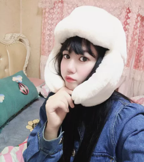 女士雷锋帽去年买的带了几次，一直闲置了。 ...