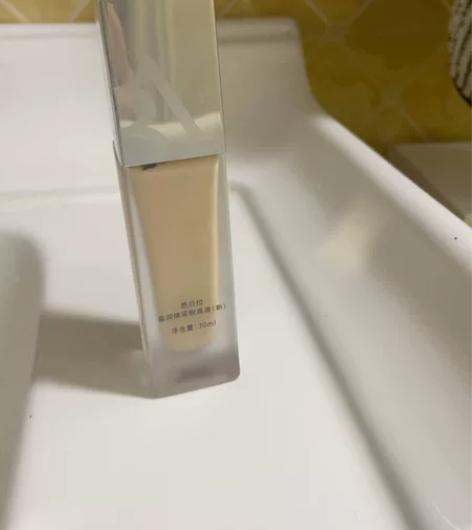 粉底一次没有用过. 买的时候太冲动了.  ...