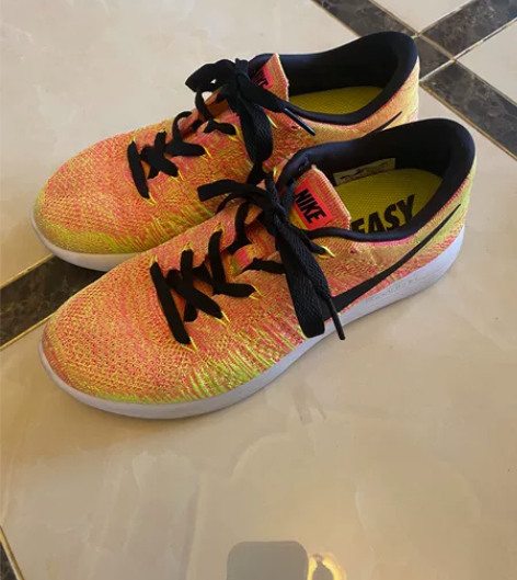 耐克女款运动跑鞋 尺码38.5 非常舒适...