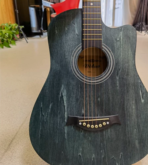 几乎全新吉他出售 价格低仅自提  买来仅摆...