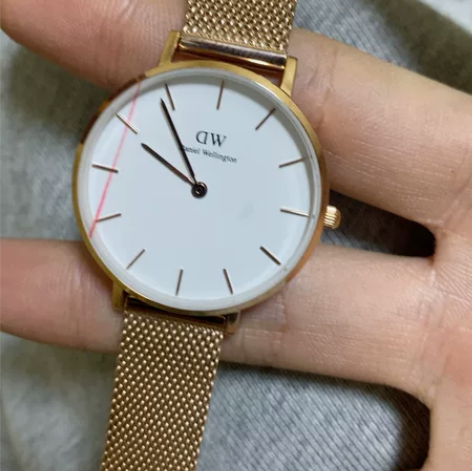 dw手表全新轻微磨损低价出 感兴趣的话点“...