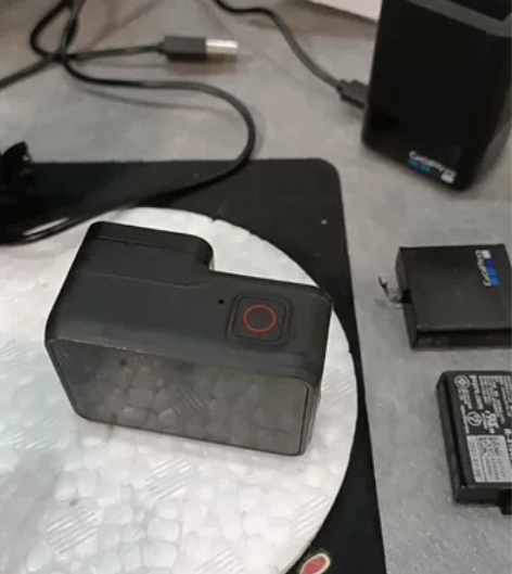 GOpro黑狗七！拍婚礼作为纪实戴相机上的...