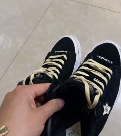 匡威帆布鞋全新仅下地试穿一次，黄金码数42...