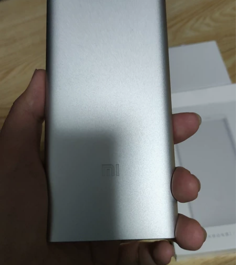 全新未使用 小米充电宝 银色 10000m...