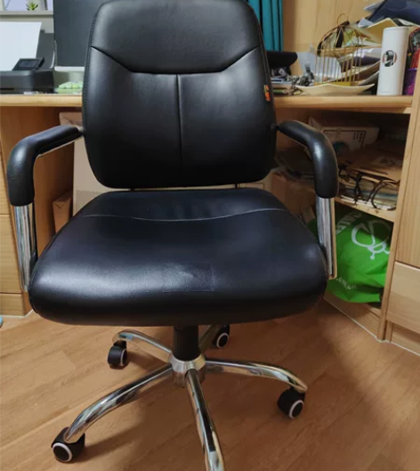 铜牛电脑椅，椅面，扶手处有磕碰，不影响正常...