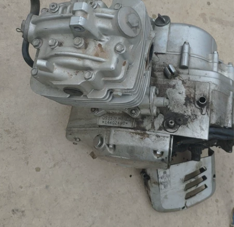 15年铃木GSX125发动机烧机油，无异响...