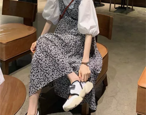 减龄碎花裙，复古长款背带裙15元清～半包邮...
