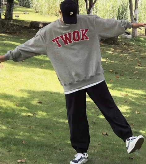 潮牌美式街头字母长袖卫衣男嘻哈情侣无帽套头...