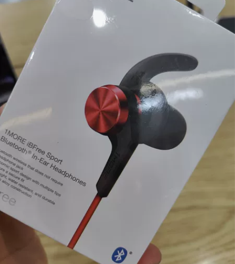 1More 万魔蓝牙耳机 感兴趣的话点“我...