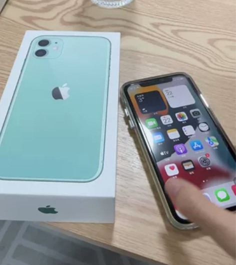 iPhone 11 绿色128G 自用99...