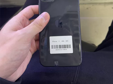 国行苹果11 64 全原97新 一个小磕碰...
