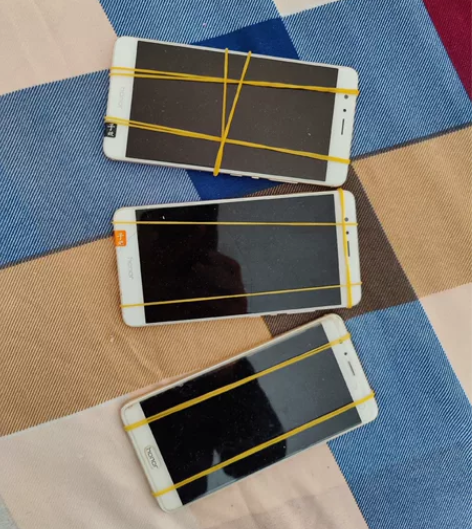 出手几台工作室用机,荣耀v8主要配合抹机用...