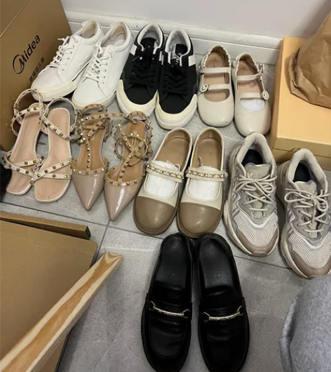 女士皮鞋35码，女士运动鞋36码。40一双...