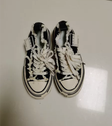 女式运动鞋，36码，包邮，边远地区不包邮，...