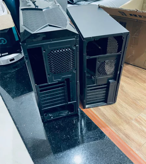 电脑机箱 空箱 成色如图   20一个 不...