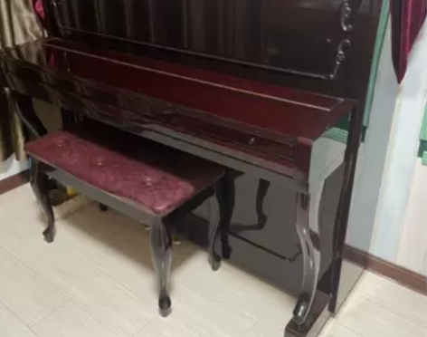 本人自用钢琴，（北京星海118） 2002...
