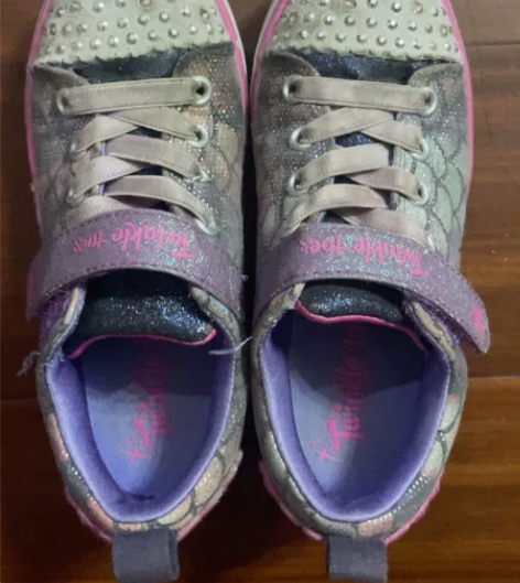 斯凯奇美人鱼款亮灯鞋，专柜入手，娃是她家铁...
