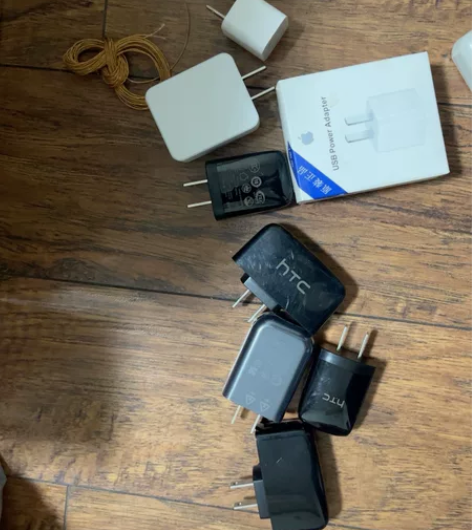 各种原装三星 htc 华为充电头，只要出邮...