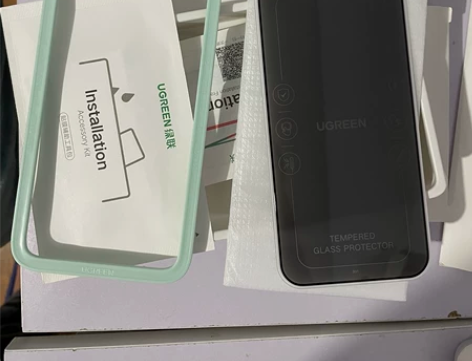 绿联iPhone12全屏防窥钢化膜,平时用...