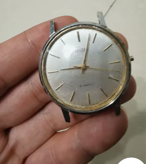 西铁城手表，没有把头，晃一下会走，品相自己...