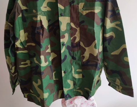 大号,男士迷彩服套装,全新!上衣多兜,裤腿...