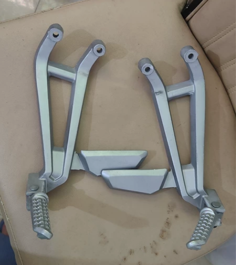 后脚踏飞鹰R25，20年5月份的车。 感兴...