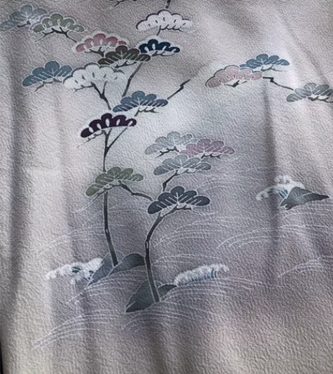 灰白友禅花枝访问 材质：正绢哑光  下摆海...