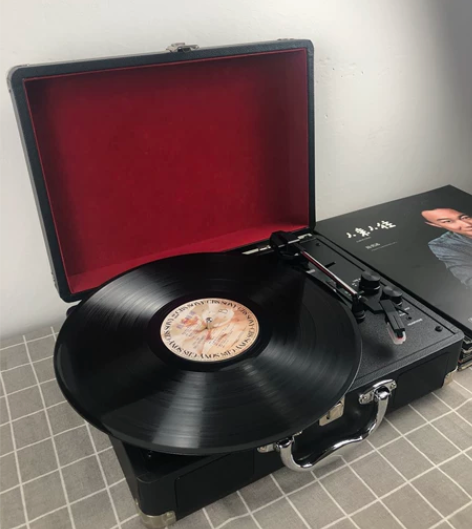 闲置全新黑胶唱片机，便携式唱片机，全新未开...