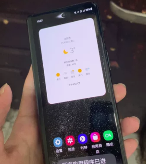 三星fold3美版内屏漏液外屏完好 感兴趣...