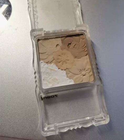 canmake修容 表面有划痕 感兴趣的话...