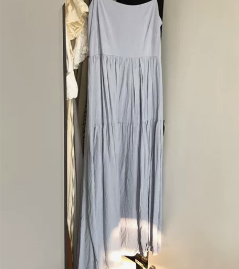 吊带连衣，两层，面料很舒服 感兴趣的话点“...