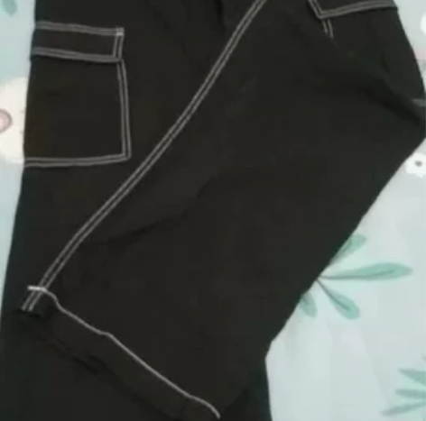 hm的工装裤 黑色 感兴趣的话点“我想要”...