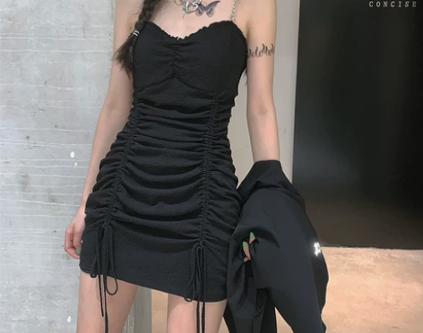 ?暗非黑抹胸吊带连衣裙女紧身包臀裙抽绳褶皱...