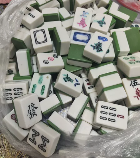 麻将，136张，10块钱，不包邮，运费太贵...