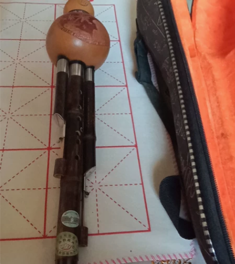 正版,给小孩子使用,葫芦丝,没有进行修补没...