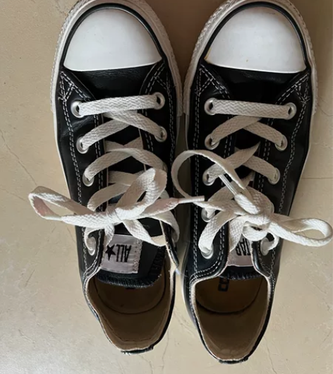 匡威CONVERSE …面料是皮的，不是布...