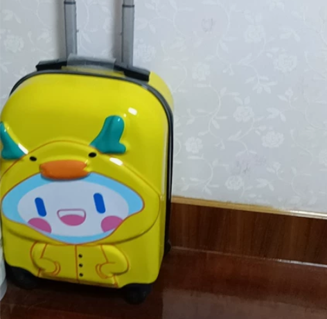 卡通旅行箱全新转卖 感兴趣的话点“我想要”...