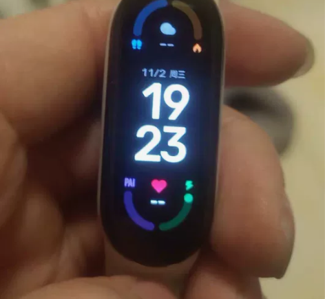 白色小米手环6nfc，99新不想要了出 感...