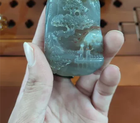 手工雕刻玛瑙手把件，色彩多多！ 感兴趣的话...