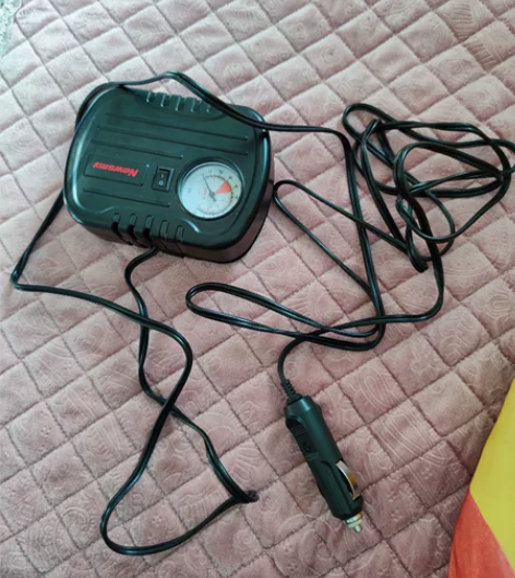 纽曼便携式充气泵。 型号C11，电源线长2...