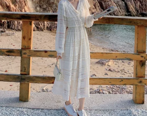 法式设计感v领镂空蕾丝裙2021秋季新款气...