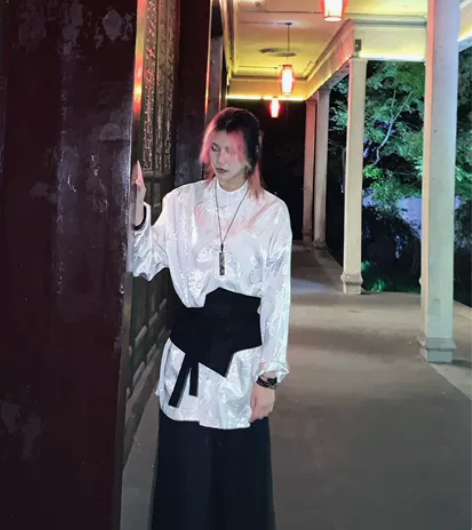 穿搭博主闲置出 一套标价出包邮 (标题党不...