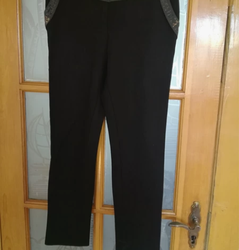 10元转让，9.9新弹力休闲小脚裤，黑色，...