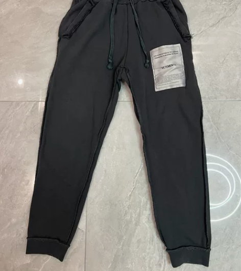VETEMENTS 秋冬超级糜烂休闲裤 现...