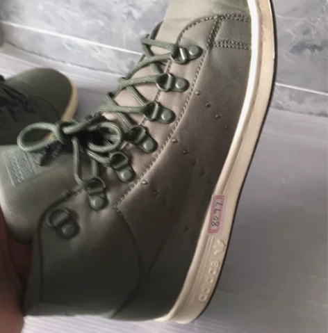 二手正品阿迪高帮透气休闲运动鞋42码  保...